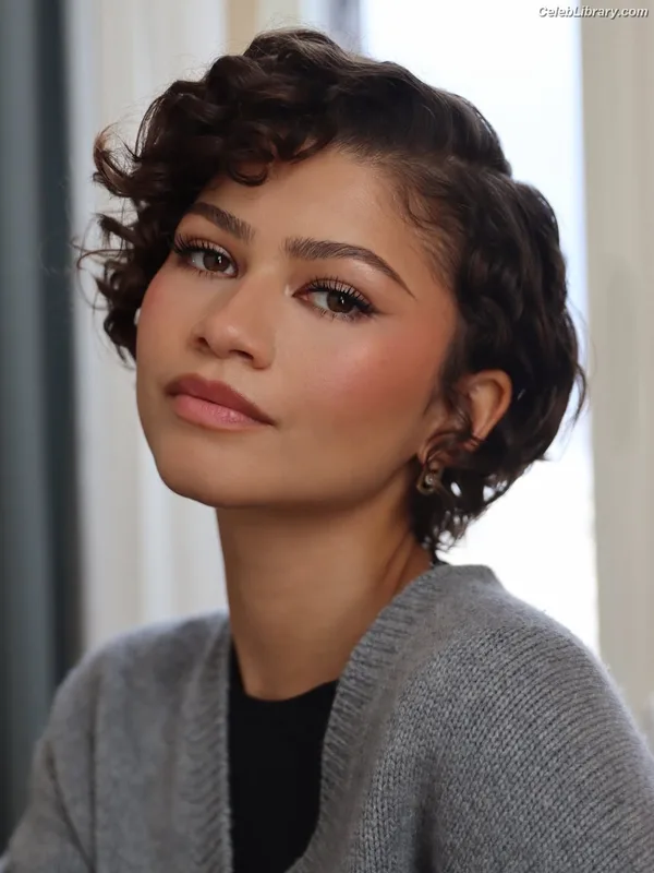 Zendaya photo 12 of 1926