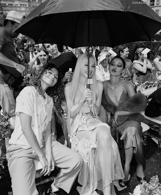 Zendaya photo 13 of 1926