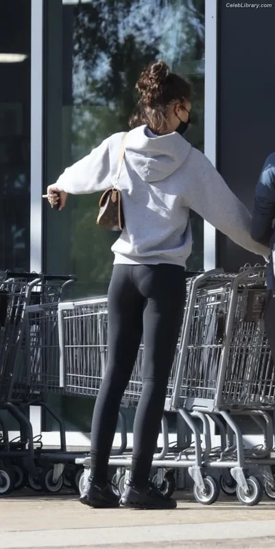Zendaya photo 7 of 1926