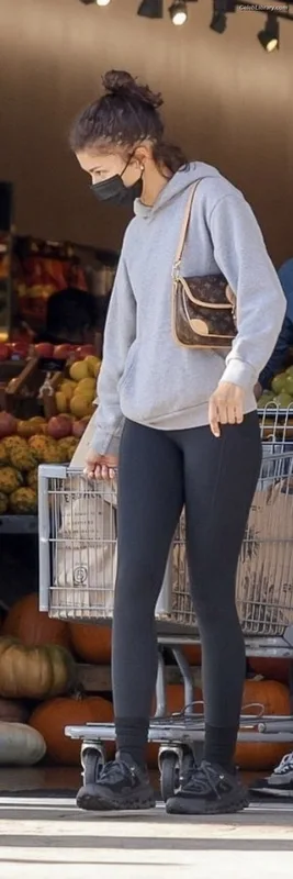 Zendaya photo 10 of 1926