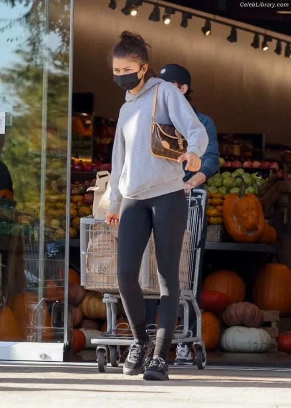 Zendaya photo 13 of 1926