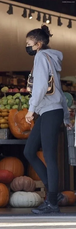 Zendaya photo 15 of 1926