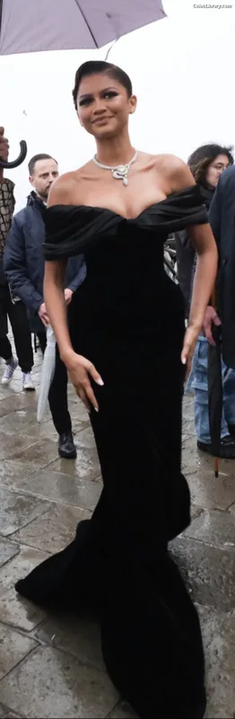 Zendaya photo 3 of 1926
