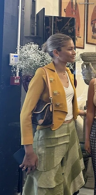 Zendaya photo 15 of 1926