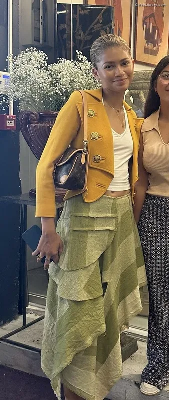 Zendaya photo 16 of 1926