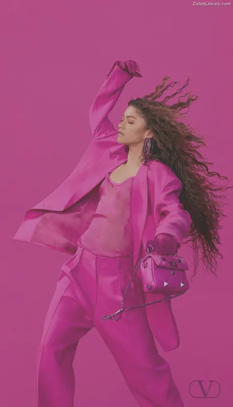 Zendaya photo 1 of 1926