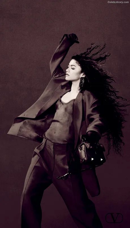 Zendaya photo 2 of 1926