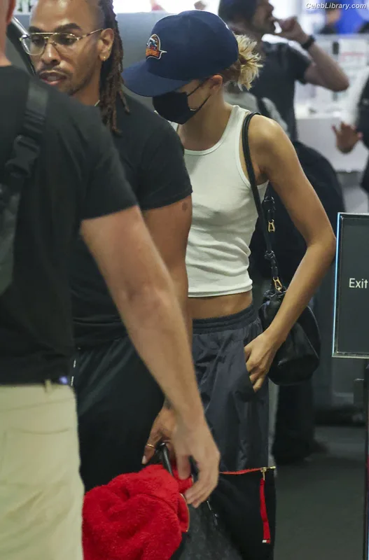 Zendaya photo 8 of 1926