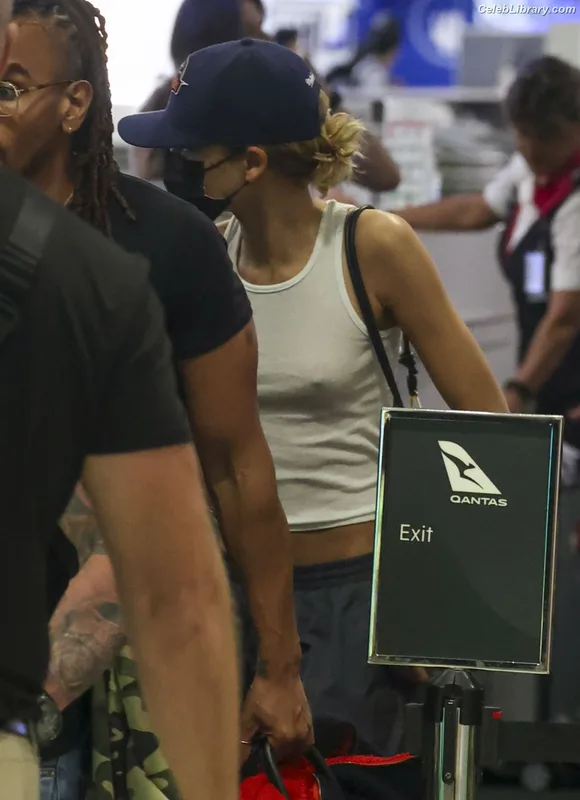 Zendaya photo 9 of 1926