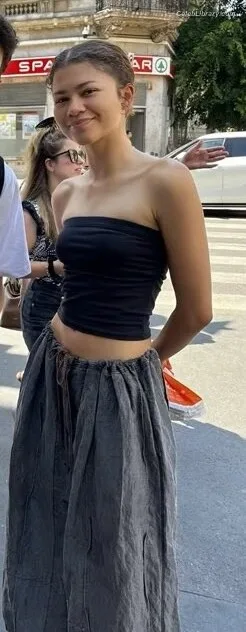 Zendaya photo 7 of 1926