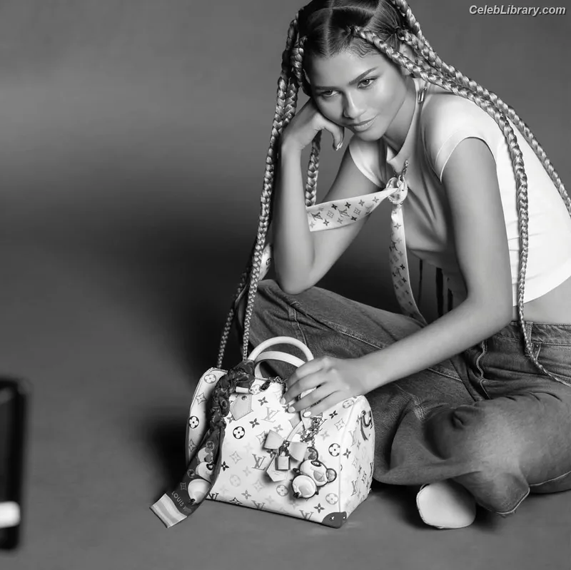 Zendaya photo 6 of 1926