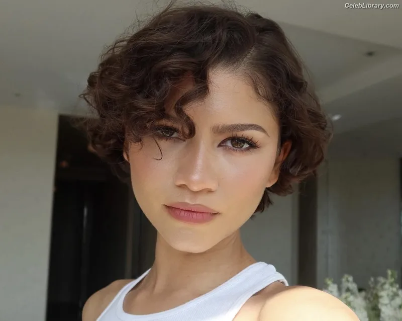 Zendaya photo 7 of 1926