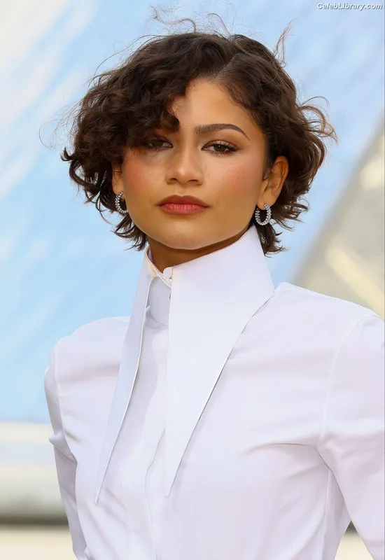 Zendaya photo 10 of 1926