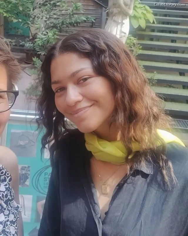 Zendaya photo 20 of 1926