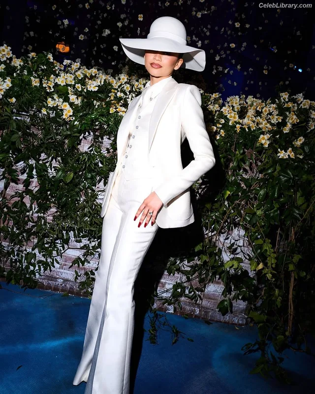Zendaya photo 13 of 1926