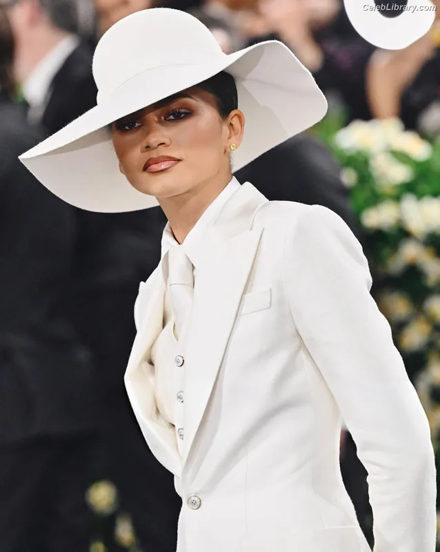 Zendaya photo 14 of 1926