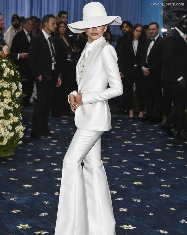 Zendaya photo 15 of 1926