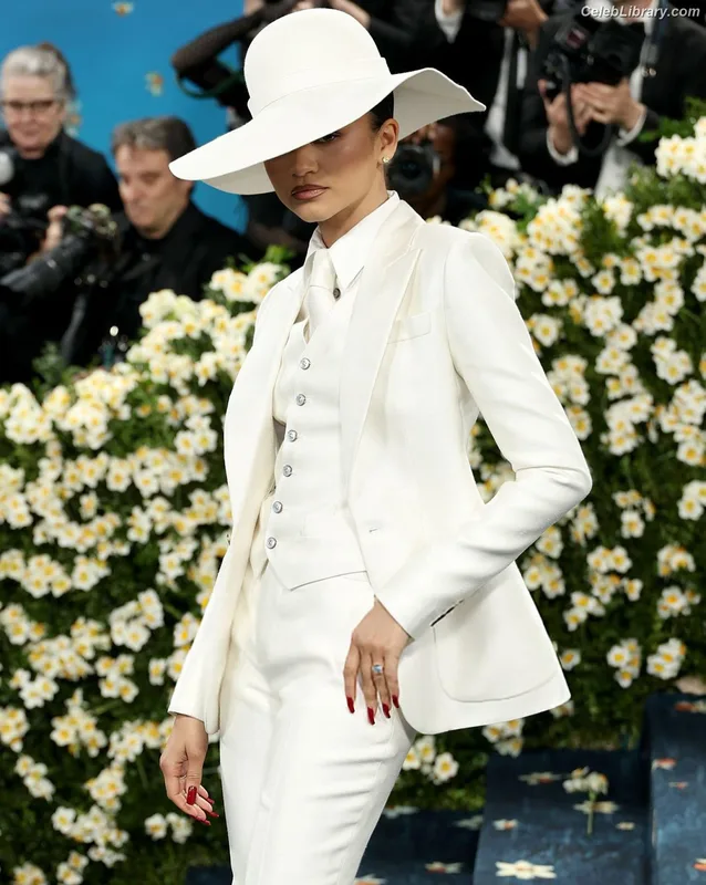 Zendaya photo 18 of 1926