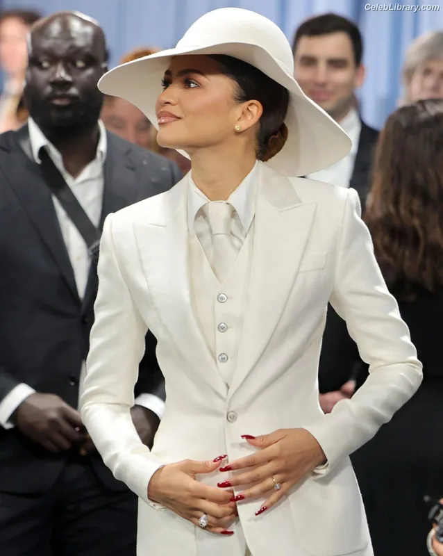 Zendaya photo 23 of 1926