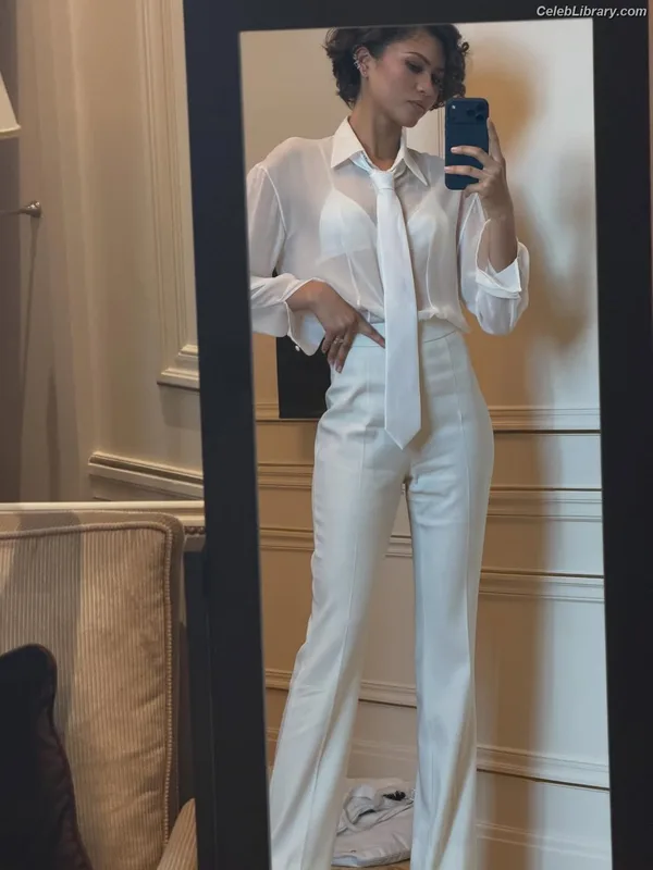 Zendaya photo 10 of 1926