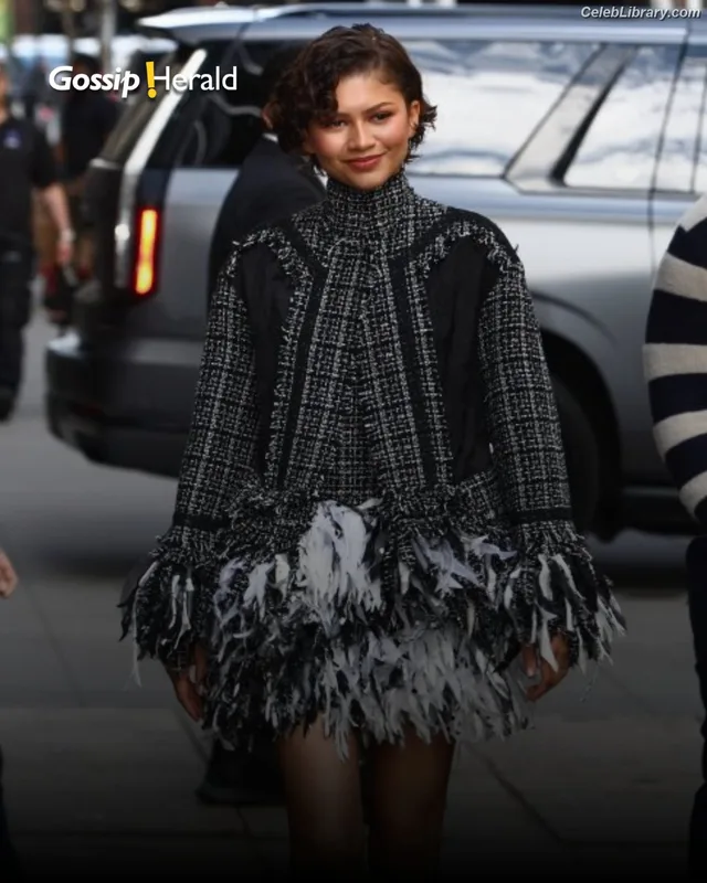 Zendaya photo 16 of 1926