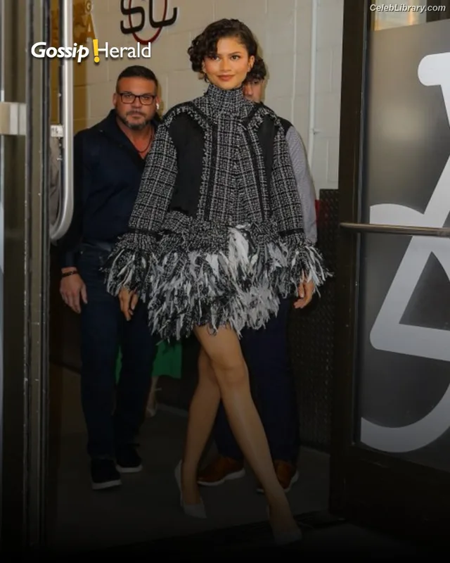 Zendaya photo 17 of 1926