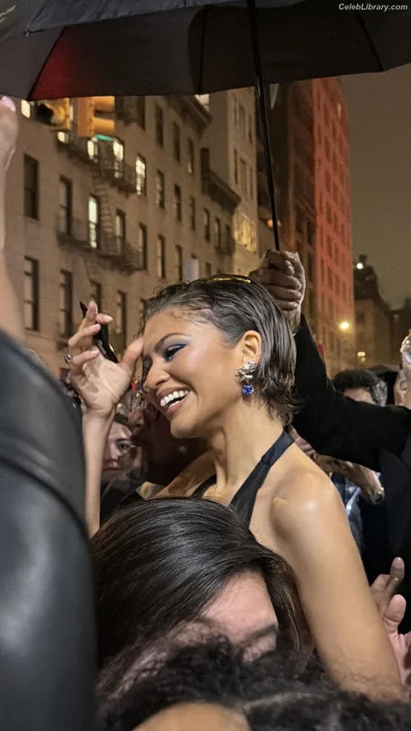 Zendaya photo 8 of 1926