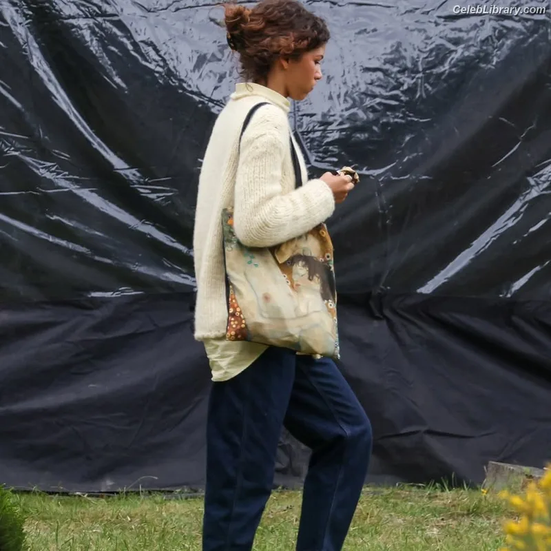 Zendaya photo 12 of 1926