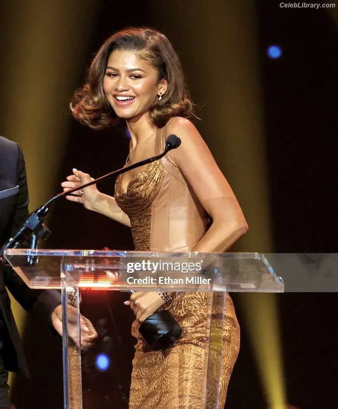 Zendaya photo 11 of 1926