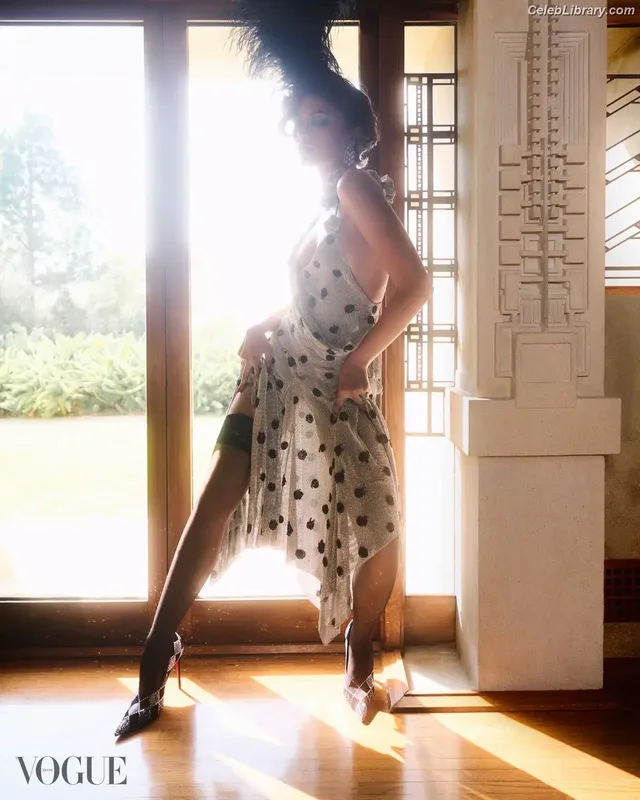 Zendaya photo 14 of 1926