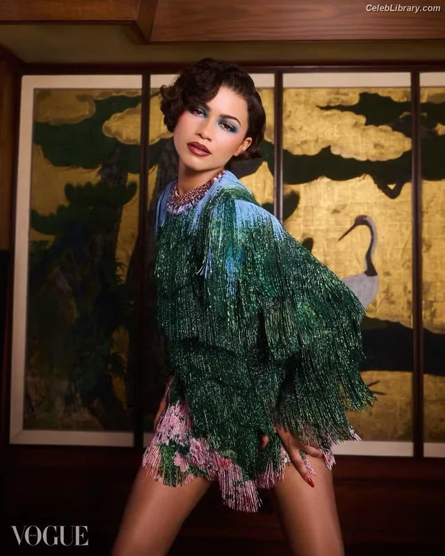 Zendaya photo 15 of 1926