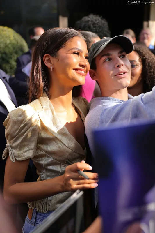Zendaya photo 24 of 1926