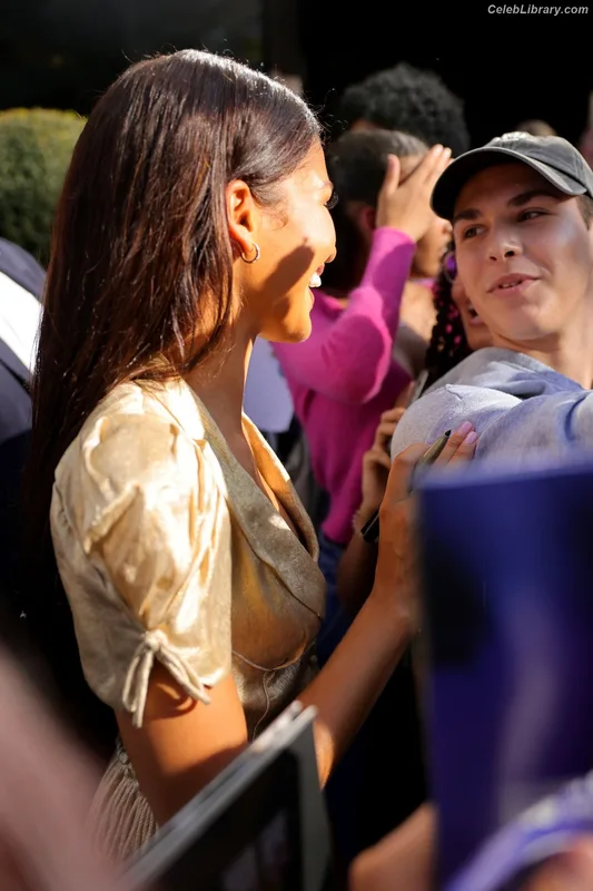 Zendaya photo 2 of 1926