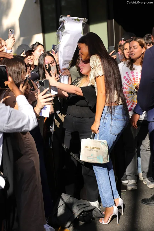 Zendaya photo 4 of 1926