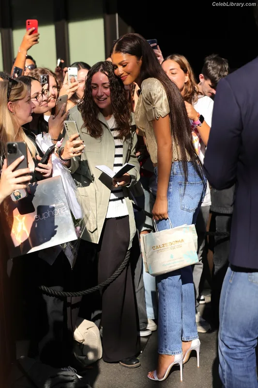 Zendaya photo 5 of 1926