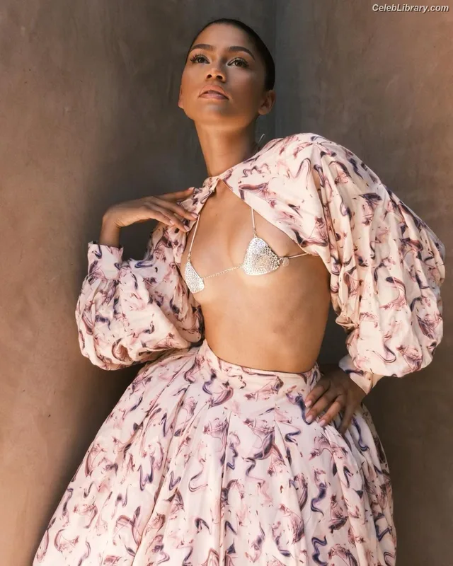 Zendaya photo 22 of 1926