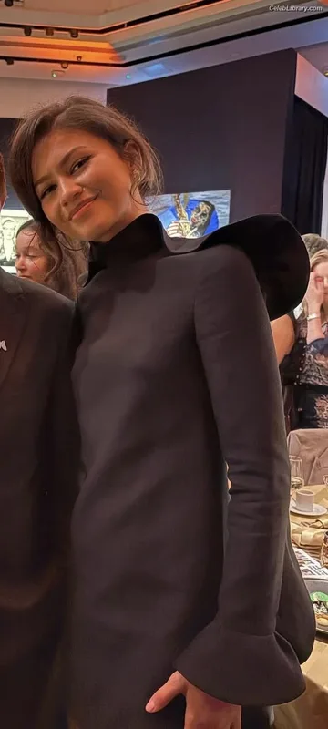 Zendaya photo 8 of 1926