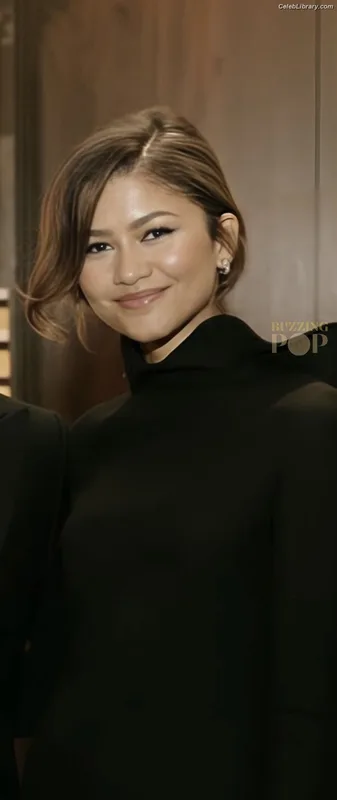 Zendaya photo 9 of 1926