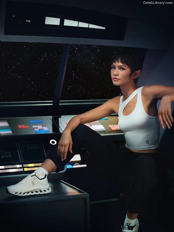 Zendaya photo 12 of 1926