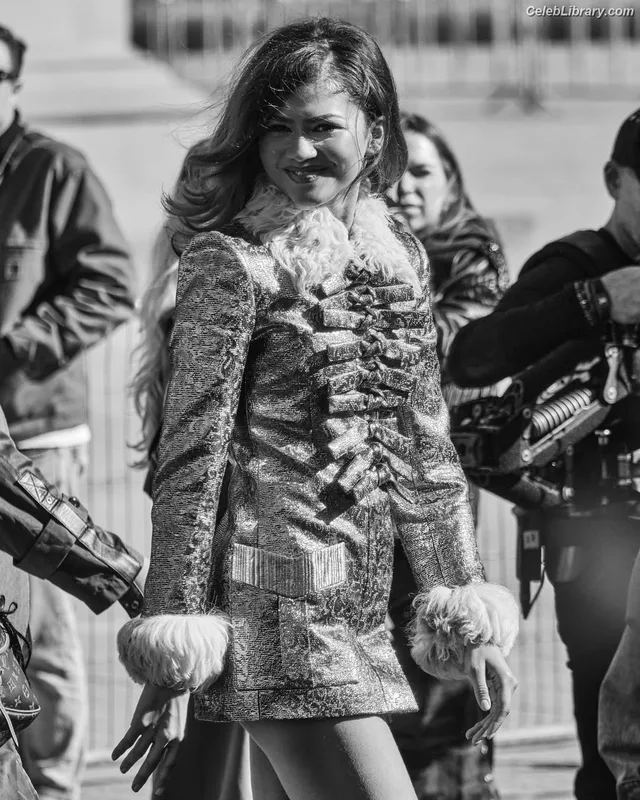 Zendaya photo 1 of 1926