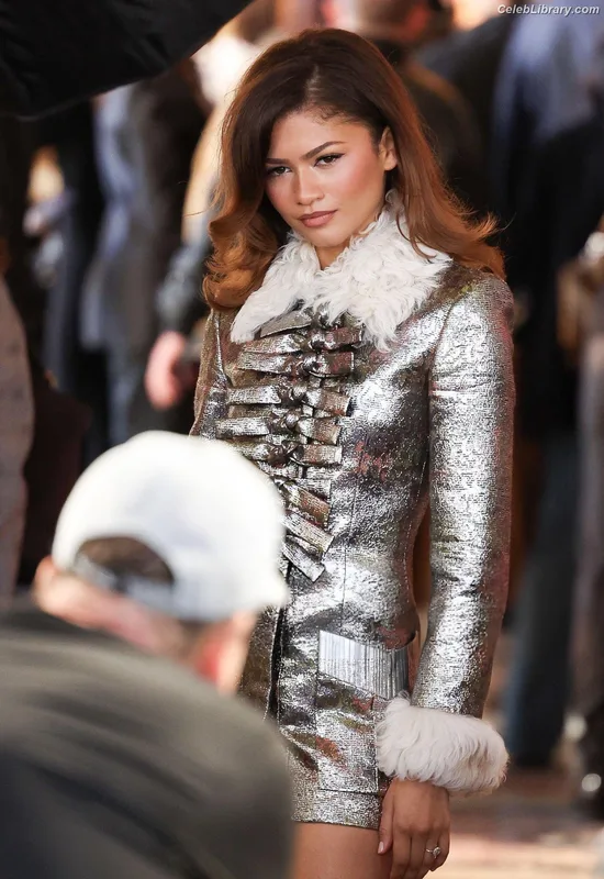 Zendaya photo 3 of 1926
