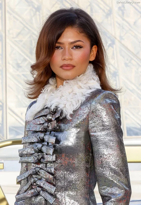Zendaya photo 4 of 1926