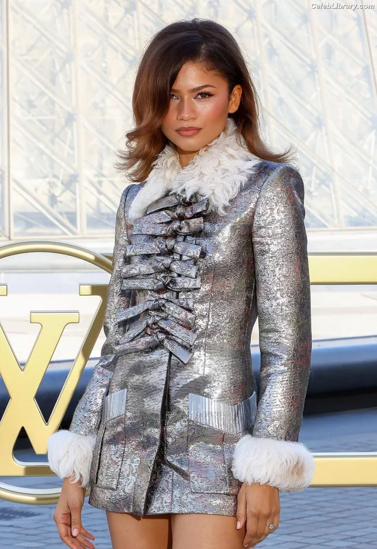 Zendaya photo 5 of 1926