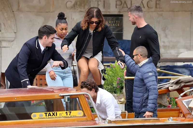 Zendaya photo 24 of 1926