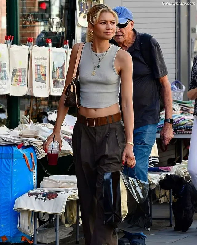 Zendaya photo 14 of 1926