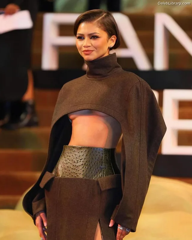 Zendaya photo 24 of 1926