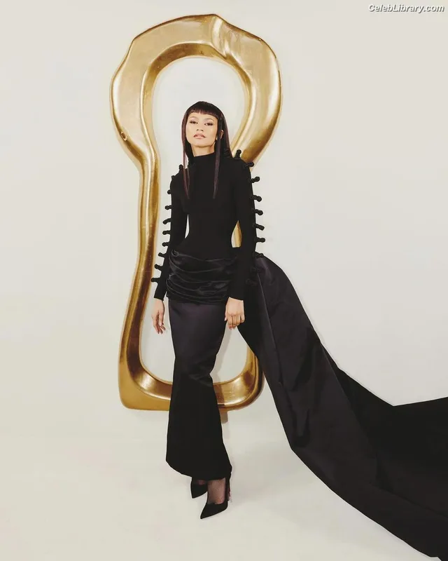 Zendaya photo 2 of 1926