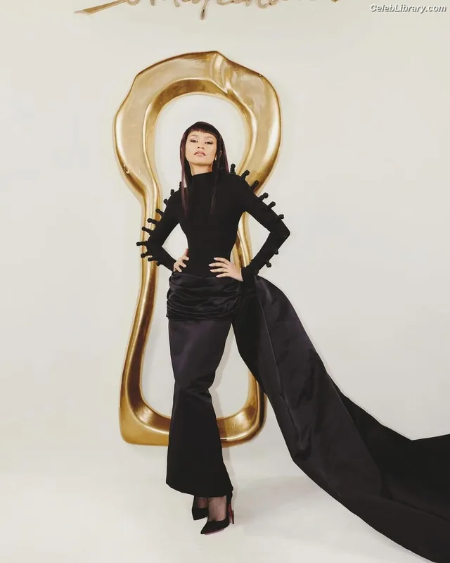 Zendaya photo 13 of 1926
