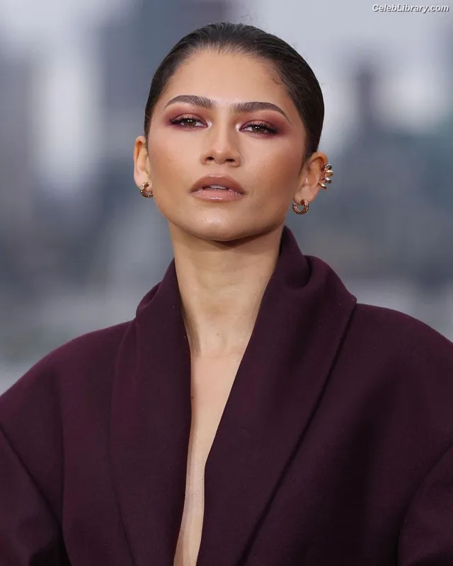 Zendaya photo 14 of 1926