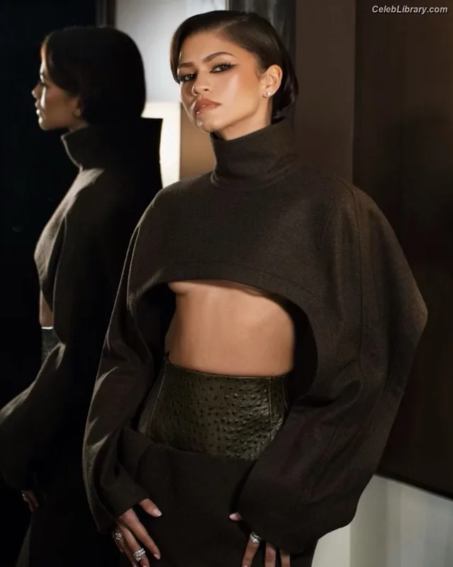 Zendaya photo 6 of 1926